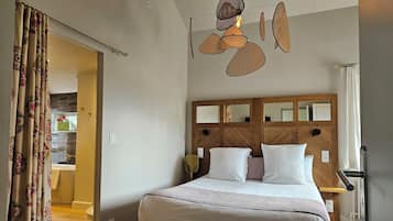 5 bedrooms, WiFi, bed sheets