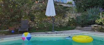 La Terre d'Or, large cozy cottage with garden and pool on the vineyards