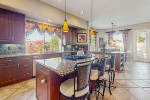 Fridge, microwave, oven, stovetop - Stunning Versailles Home w/Pvt. Pool & Spa-Large Yard, Furnished Patio & Firepit (Rancho Mirage)