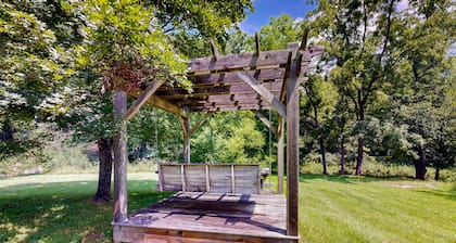 Charming Riverfront House with Full Kitchen, Wifi, and Central AC | Dog-Friendly