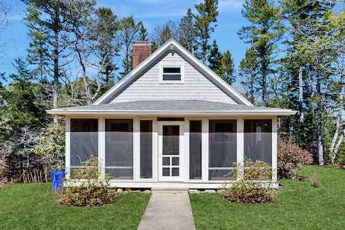 Fully Remodeled Coastal Retreat with Spacious Deck and Dog-Friendly Comfort