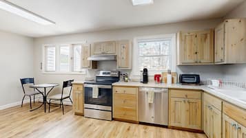 Frigorífic, microones, forn i placa de cuina