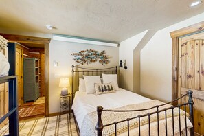 2 bedrooms, Internet, bed sheets