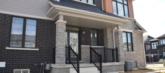 Luxury 4 BR Corner Home Near Niagara Falls – Perfect for Families & Groups!