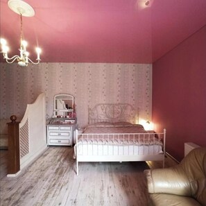 1 bedroom, iron/ironing board, bed sheets