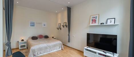 1 chambre, bureau, systĂšme dâinsonorisation, fer et planche Ă repasser