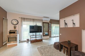 1 dormitorio, escritorio, tabla de planchar con plancha y wifi gratis