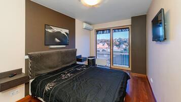 1 dormitori, escriptori, planxa i posts de planxar i wifi gratuïta