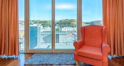 Panoramic city centre ap by Polo Apartments