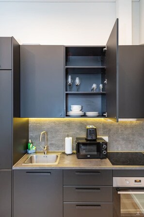 Fridge, microwave, oven, stovetop - Shanti barracks ap by Polo apartments (Kaunas)