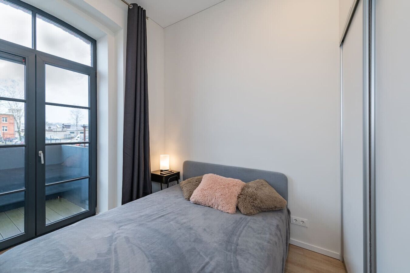 1 habitación, escritorio, tabla de planchar con plancha y wifi gratis 
