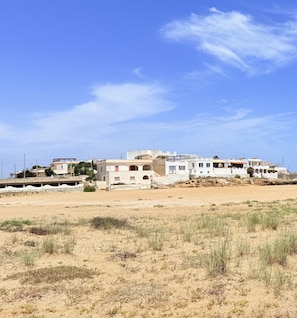 Una spiaggia nelle vicinanze