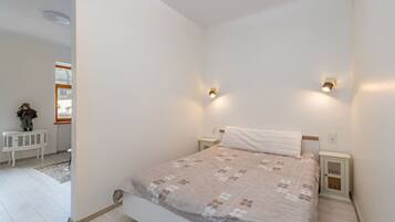 1 bedroom, desk, iron/ironing board, free WiFi