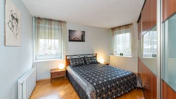 1 dormitorio, escritorio, tabla de planchar con plancha y wifi gratis