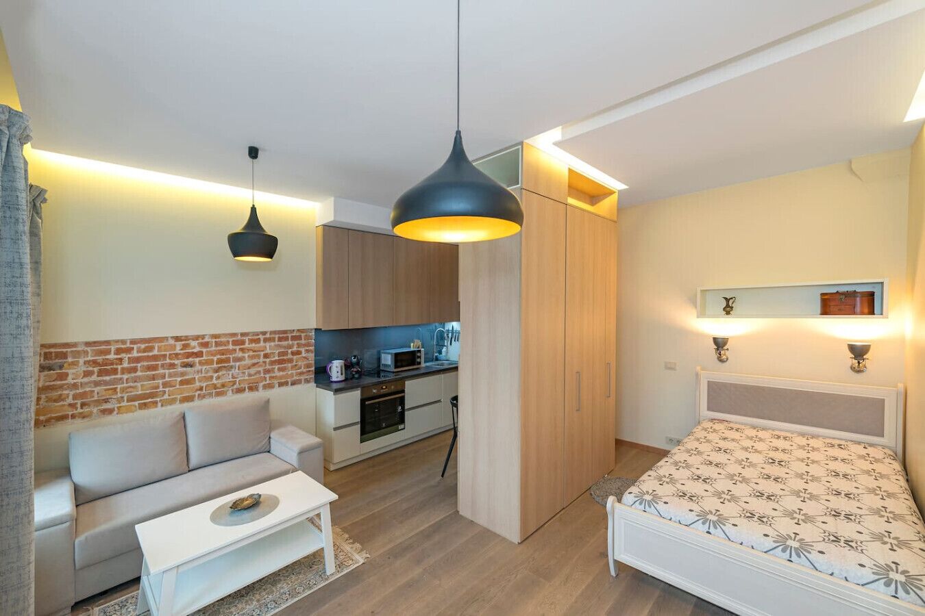 1 habitación, escritorio, tabla de planchar con plancha y wifi gratis 