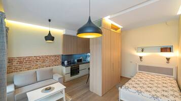 1 habitación, escritorio, tabla de planchar con plancha y wifi gratis