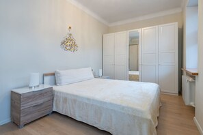 1 Schlafzimmer, Schreibtisch, Bügeleisen/Bügelbrett, kostenloses WLAN