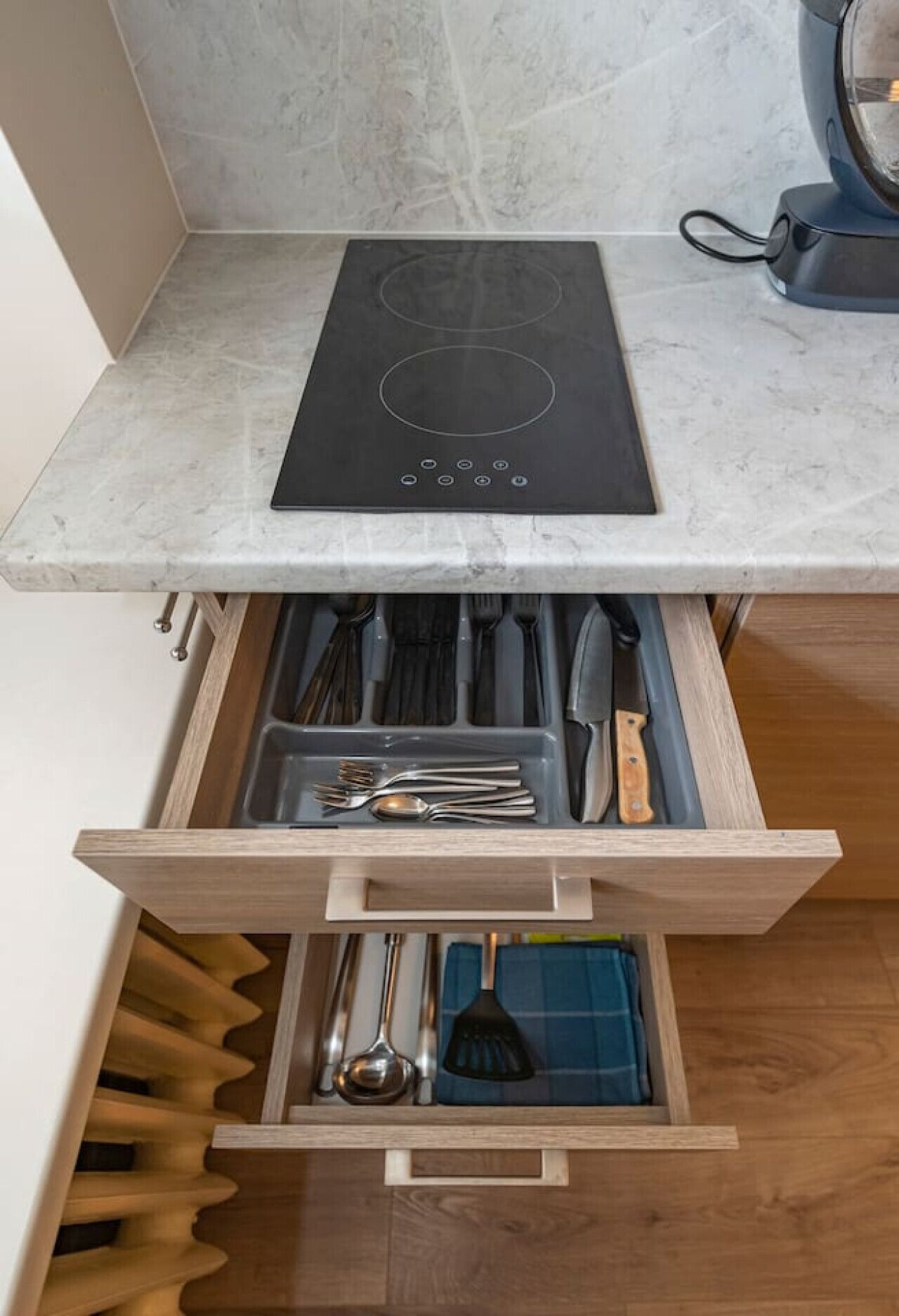 Geladeira, micro-ondas, fogão, cooktop