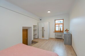 1 bedroom, desk, iron/ironing board, free WiFi