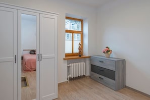 1 bedroom, desk, iron/ironing board, free WiFi