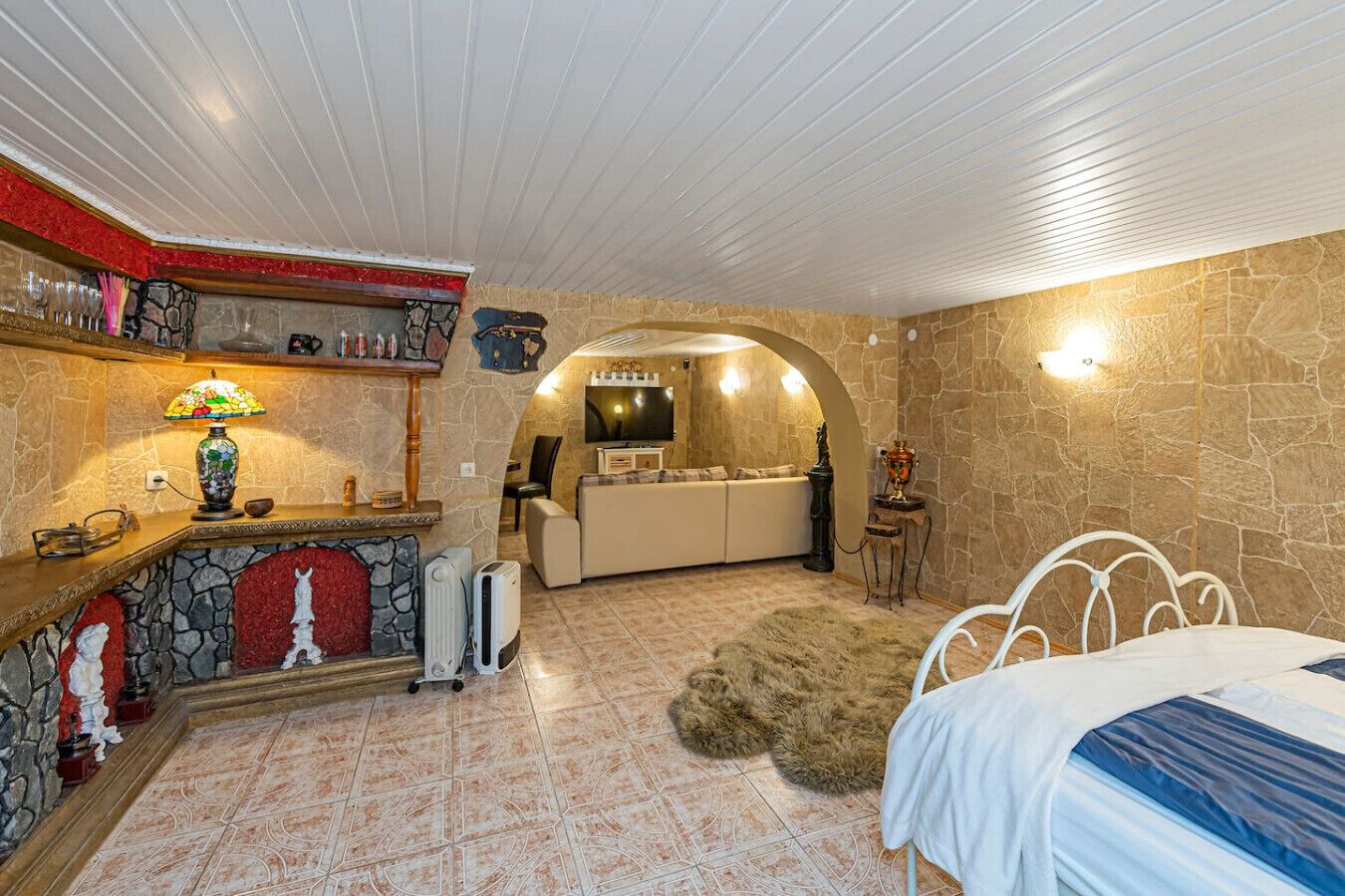 1 habitación, escritorio, tabla de planchar con plancha y wifi gratis 