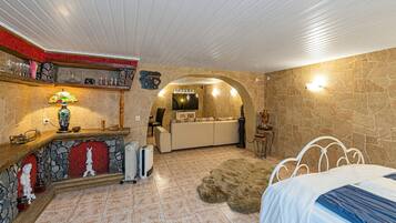 1 habitación, escritorio, tabla de planchar con plancha y wifi gratis