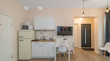 Fridge, microwave, coffee/tea maker, toaster