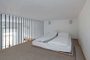 1 室のベッドルーム、デスク、アイロン / アイロン台、WiFi (無料)