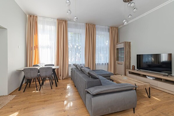 Smart TV - City center ap w parking by Polo Apartments (Kaunas)