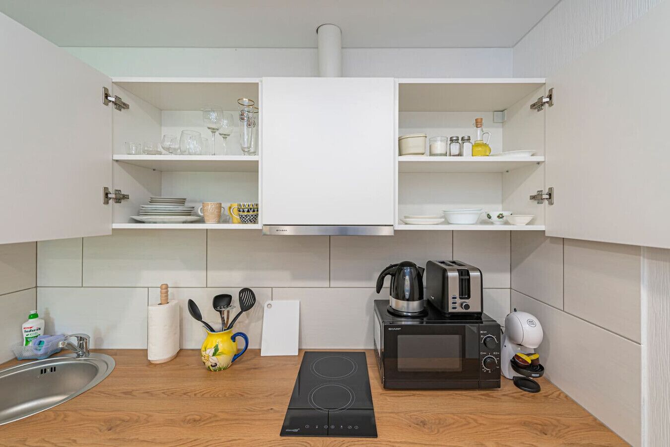 Refrigerador, microondas, horno, placa de cocina