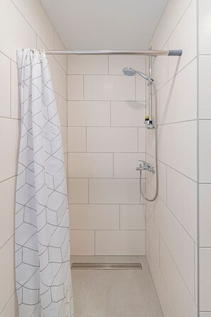 Hårføner og håndklær