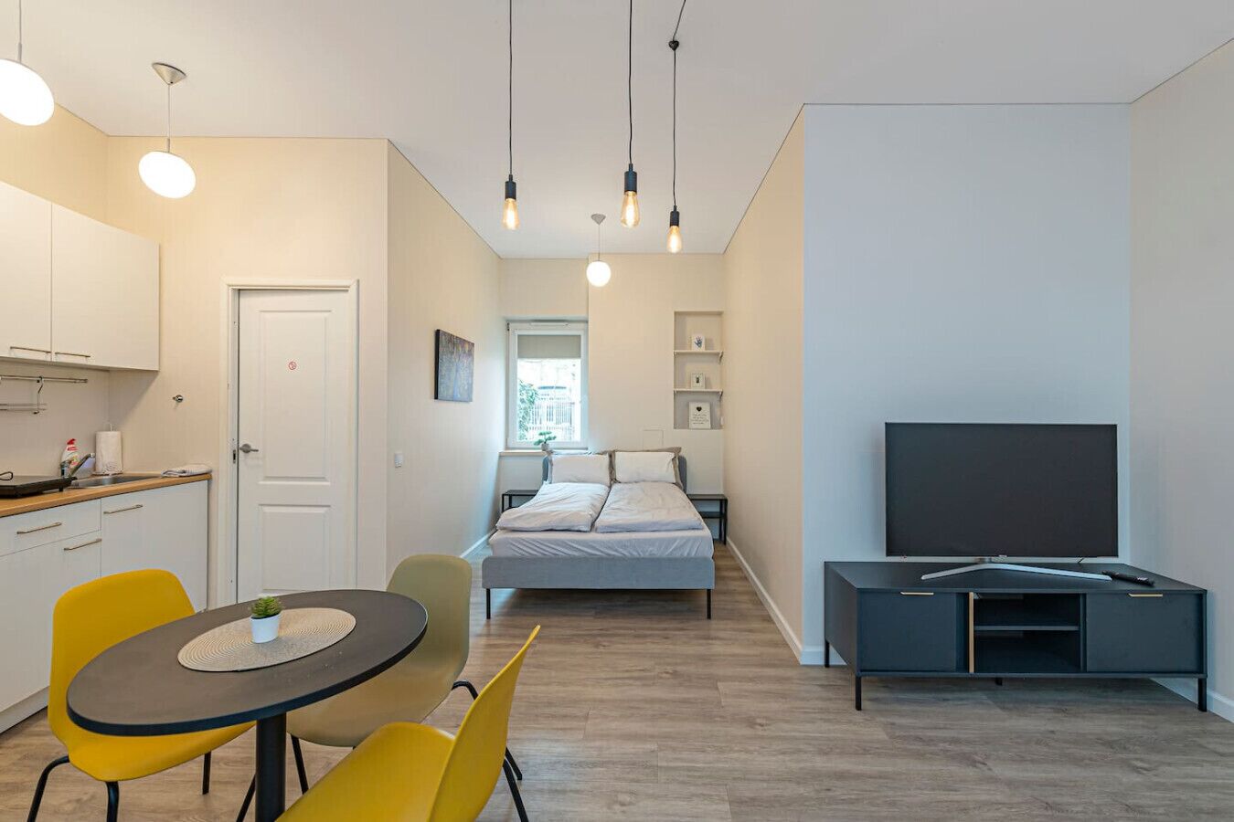 1 habitación, escritorio, tabla de planchar con plancha y wifi gratis 
