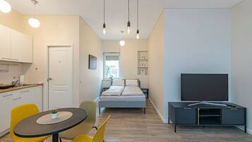 1 habitación, escritorio, tabla de planchar con plancha y wifi gratis