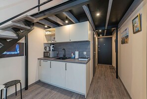 Fridge, microwave, stovetop, dishwasher - Modern loft by Polo Apartments (Kaunas)