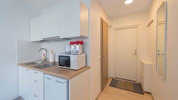 Fridge, microwave, stovetop, coffee/tea maker