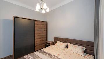 1 slaapkamer, een bureau, een strijkplank/strijkijzer, gratis wifi