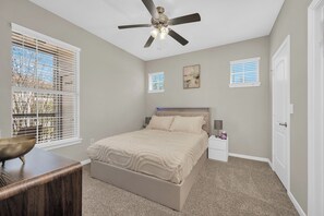 1 chambre, bureau, fer et planche à repasser, Wi-Fi