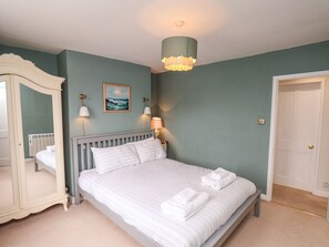 Interior - Sunny Side (Saltburn-by-the-Sea)