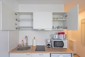 Fridge, microwave, stovetop, coffee/tea maker