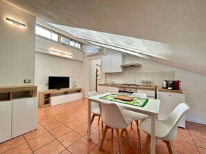 Microwave, oven, stovetop - Stefano's cozy apartment (Erba)