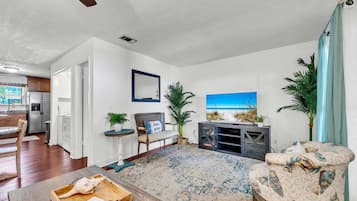 House, Multiple Beds (Sandpiper Philosophy) | Living area