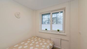 1 soverom, skrivebord, strykejern/-brett og wi-fi (inkludert)