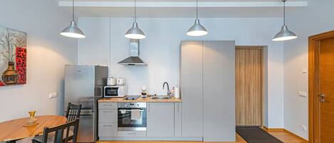 Fridge, microwave, oven, stovetop