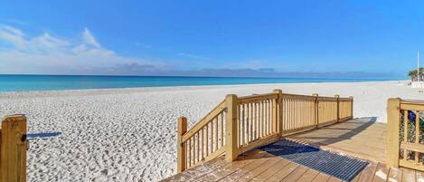 Appartamento, 1 letto king con divano letto (The Summit 1014) | Spiaggia | Sulla spiaggia