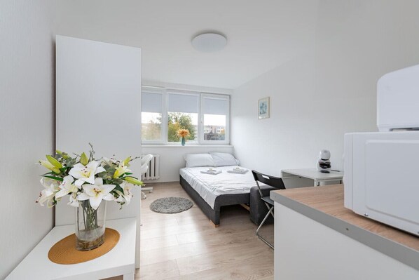 Desk, iron/ironing board, free WiFi, bed sheets - Pramonės ap 8 by Polo Apartments (Kaunas)