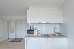 Fridge, microwave, stovetop, coffee/tea maker