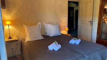 1 bedroom, iron/ironing board, internet