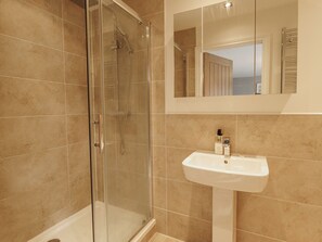 Shower - Beech Cottage (Barrow upon Humber)