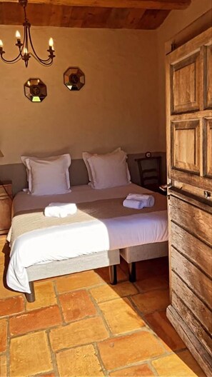 1 habitación y caja de seguridad en la habitación 