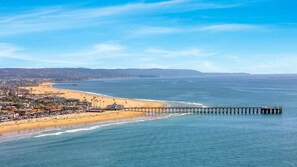 Plage à proximité, chaises longues, serviettes de plage